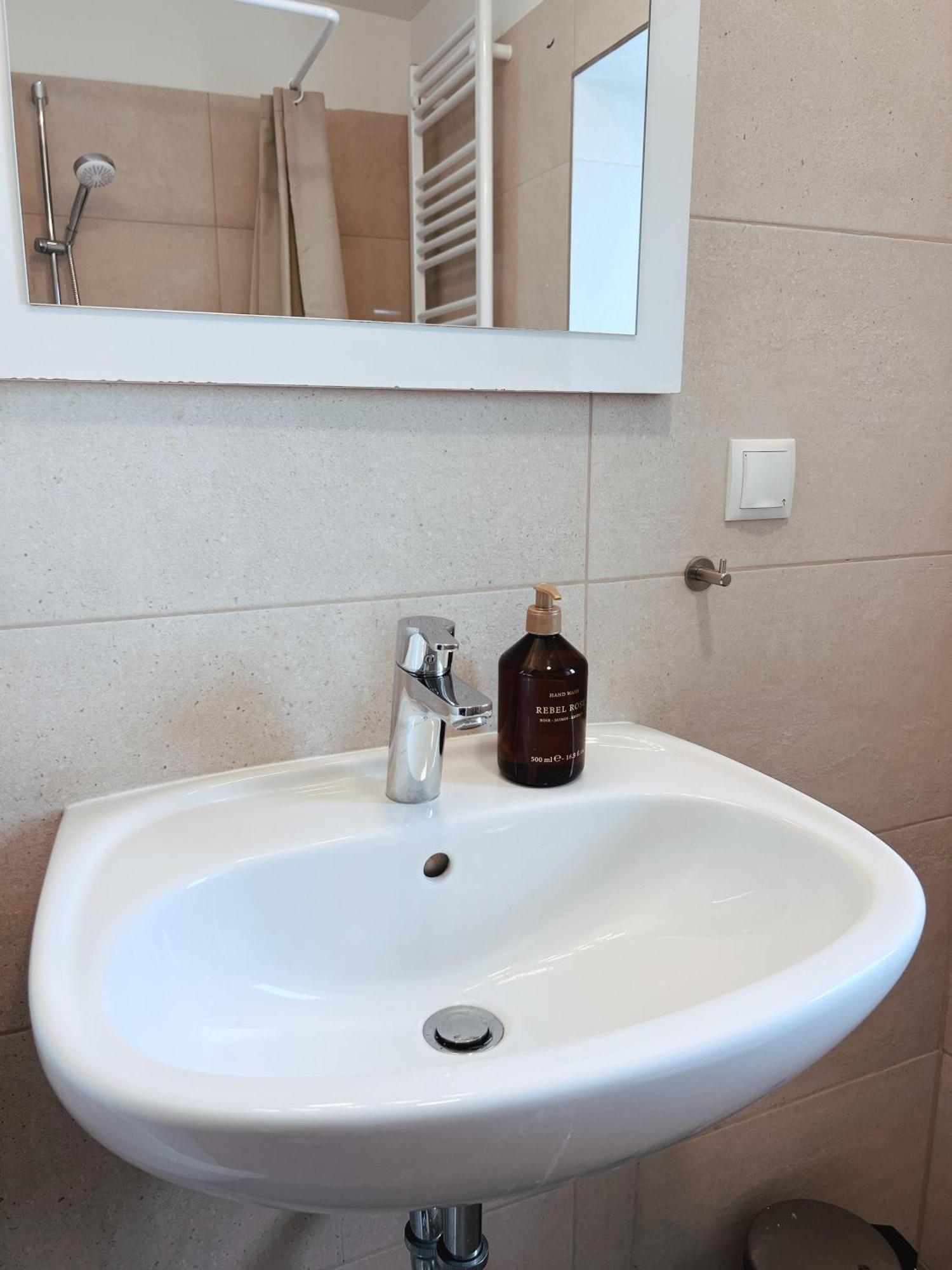 Brunnenmarkt Balcony Apartment Вена Экстерьер фото